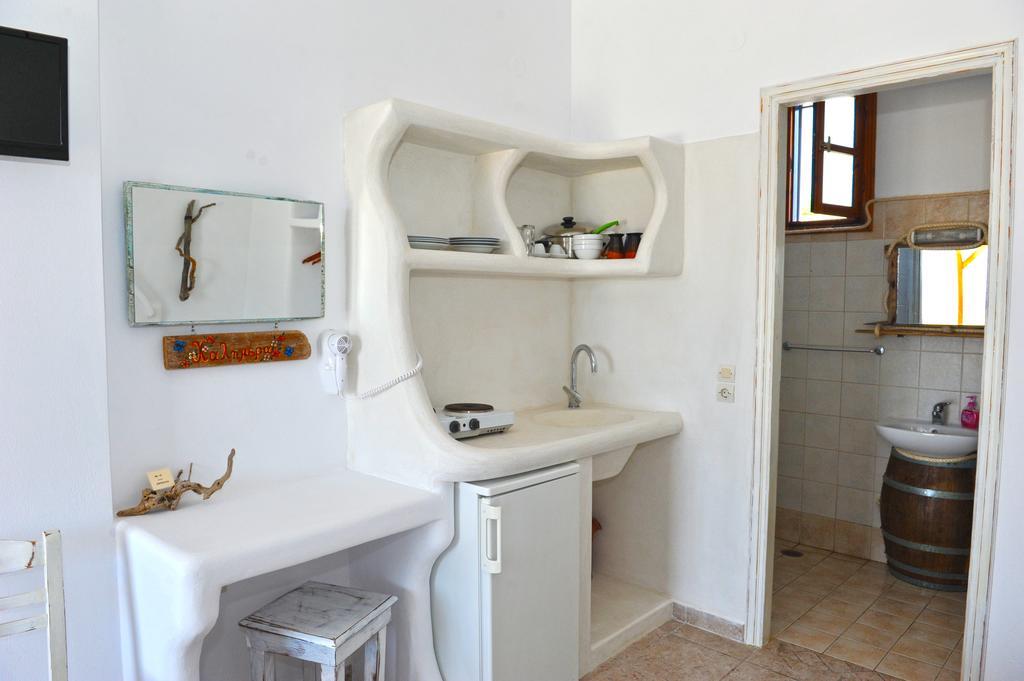 Margaritari Studios Milos Adamantas  Phòng bức ảnh